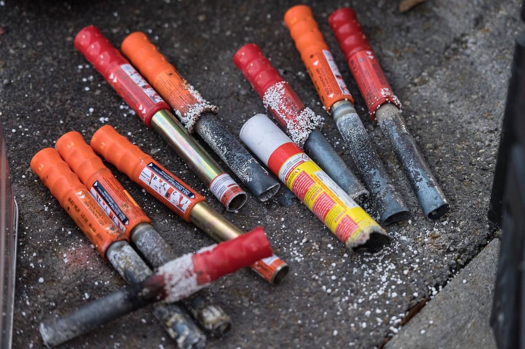 Mit Pyrotechnik wurde in Genthin eine Scheibe zerstört.