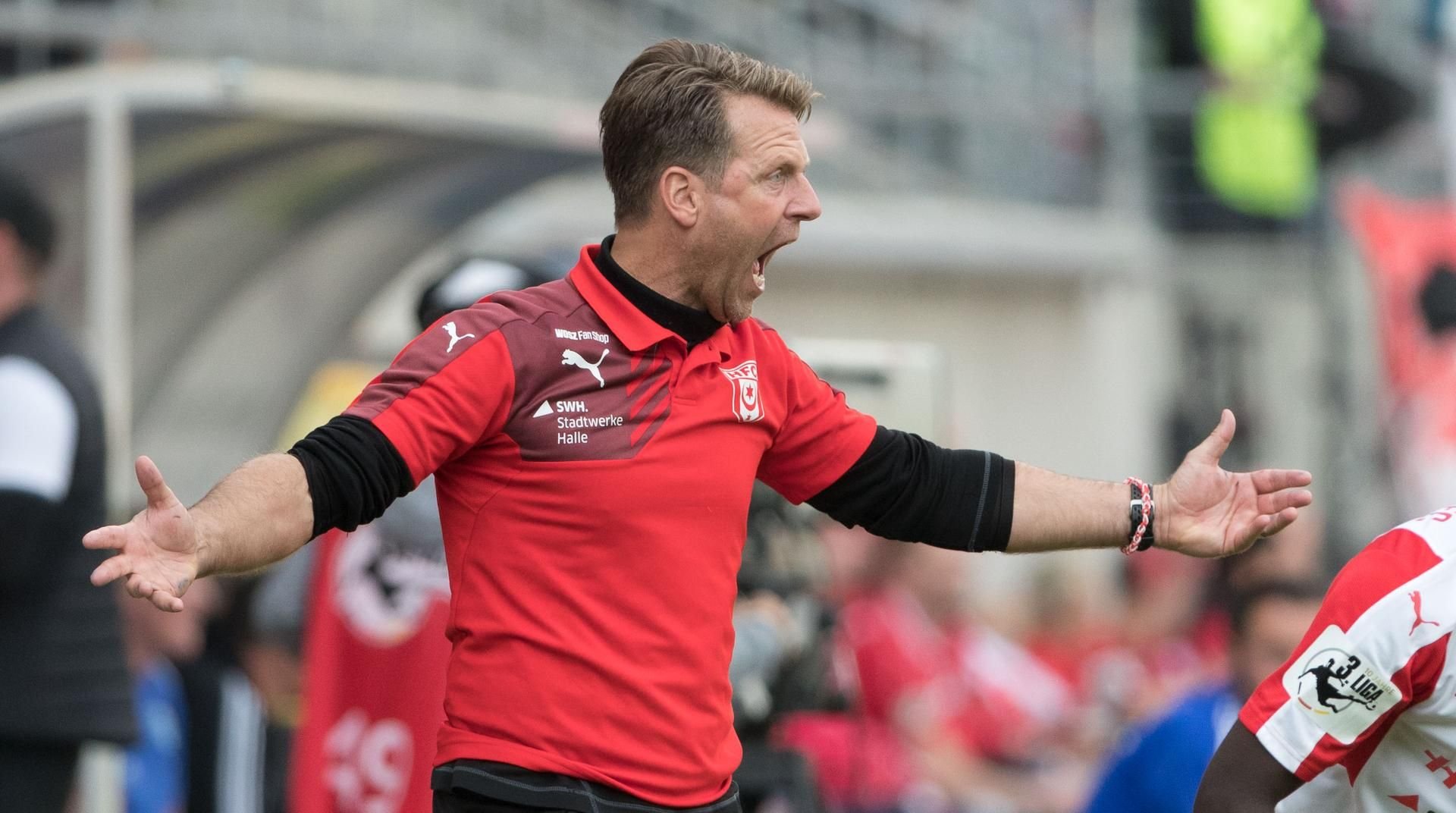 Rico Schmitt zeigte bei der 0:3-Heimniederlage des HFC gegen Chemnitz vollen Einsatz an der Seitenlinie.