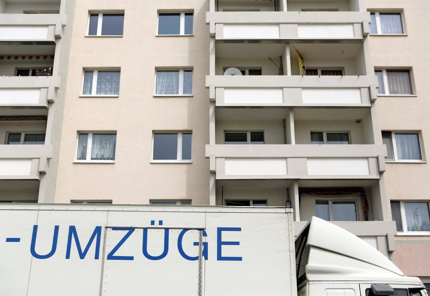In der Regel kann der Vermieter es nicht ablehnen, wenn der Lebenspartner mit in die Wohnung zieht.