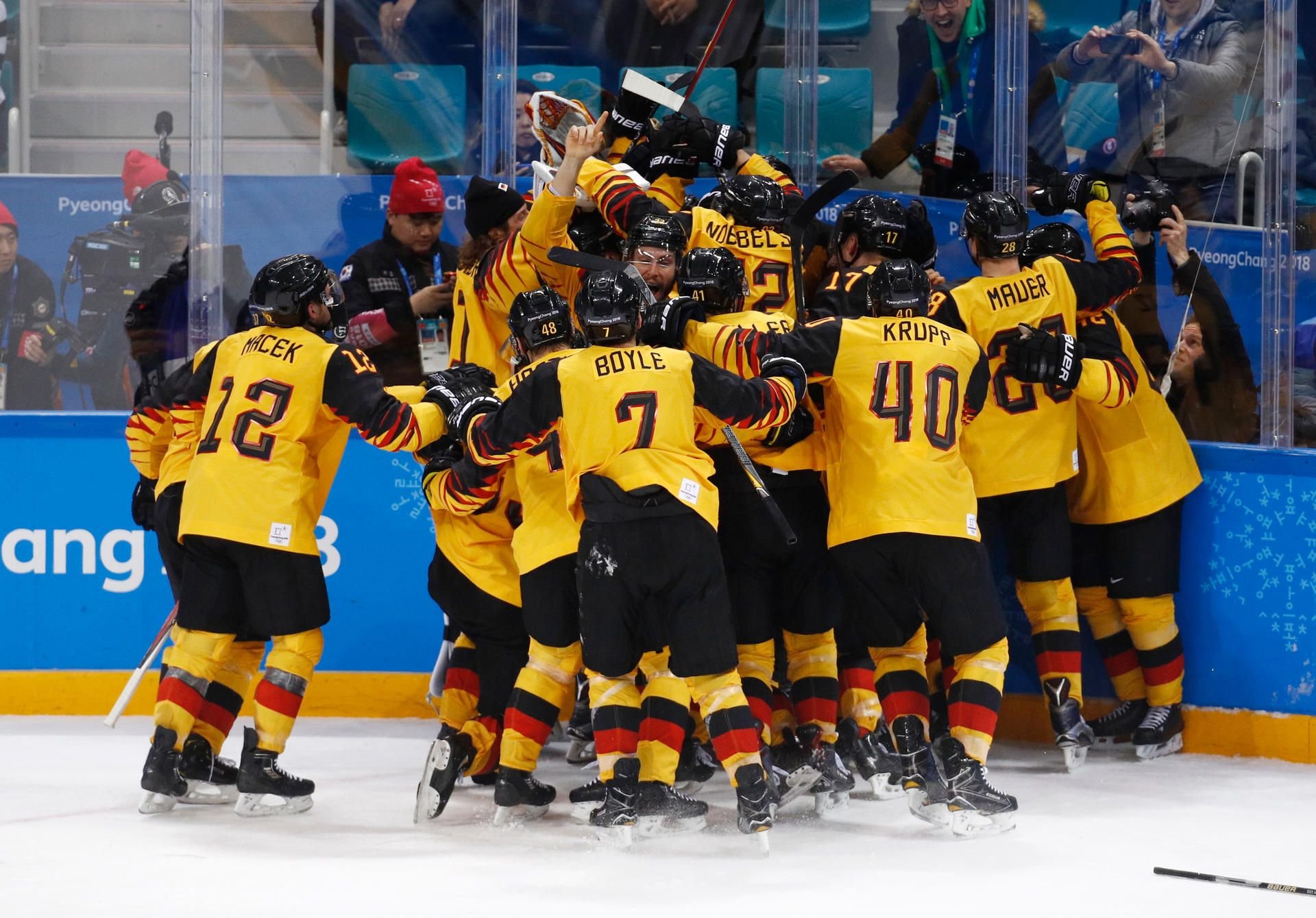 Jubel bei der deutschen Eishockey-Nationalmannschaft im Spiel gegen Kanada