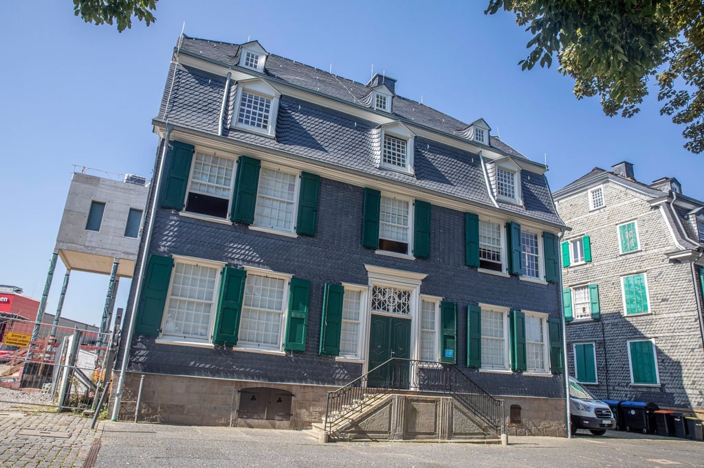 Das Engels-Haus. Nach insgesamt rund fünf Jahren Sanierungspause öffnet die Stadt Wuppertal an diesem Samstag wieder das Engels-Haus, die zentrale Gedenkstätte für den in Wuppertal geborenen Philosophen und Sozialrevolutionär Friedrich Engels (1820-1895).