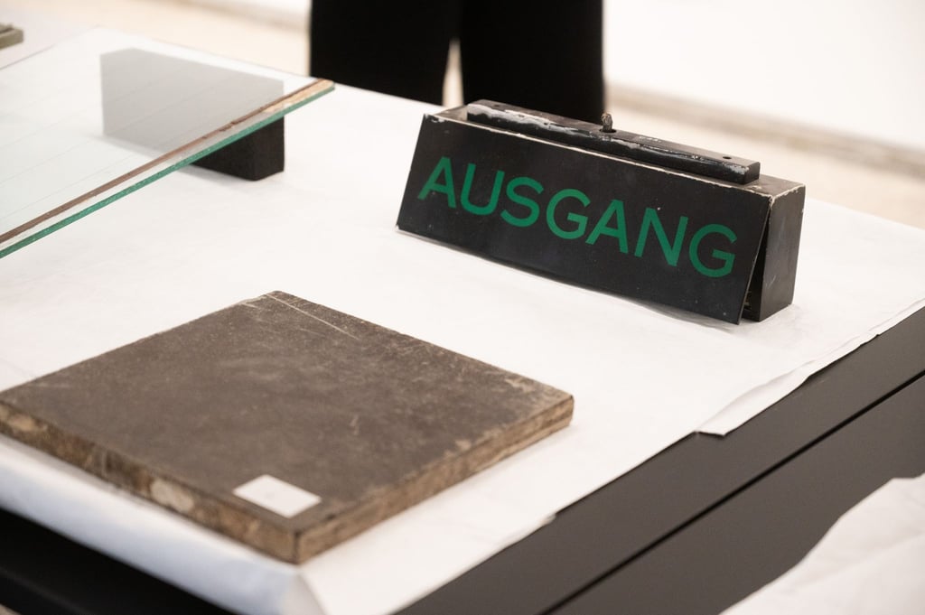 Bauteile der Nationalgalerie, die bei der Sanierung nicht verwendet wurden, werden an das Bauforschungsarchiv der Stiftung Bauhaus Dessau übergeben.