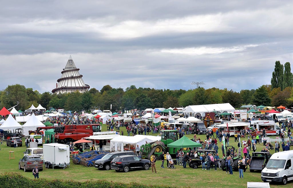 Tausende Besucher strömten am Wochenende zum 26. Landeserntedankfest in den Magdeburger Elbauenpark. Trotz grauer Wolken am Himmel blieb es weitestgehend trocken.