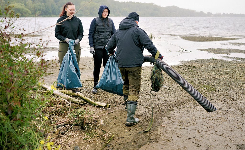 Zahlreiche Helfer packten beim ?World CleanUp Day? in der Gemeinde Muldestausee kräftig mit an.
