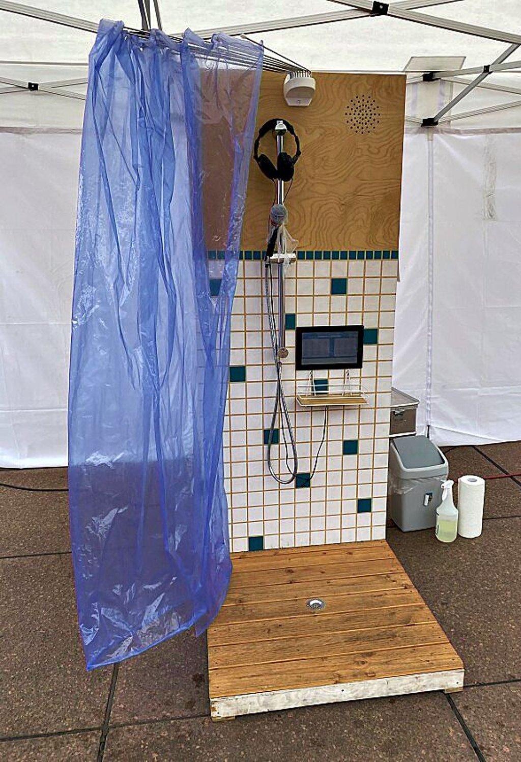 Diese Singdusche kam beim Chorfestival auf dem Karlsplatz zum Einsatz.