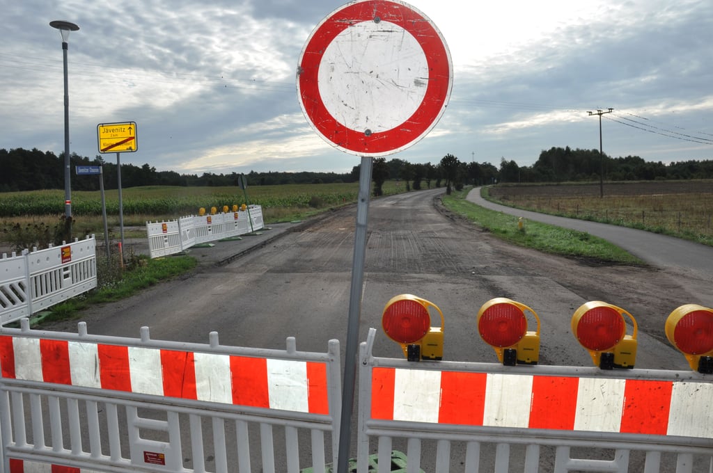 Die Vollsperrung von Kloster Neuendorf nach Jävenitz ist aufgehoben.
