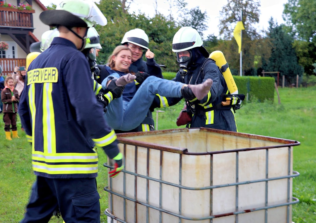 Sophie Krüger erlebte eine nasse Überraschung im Wasserbehälter.