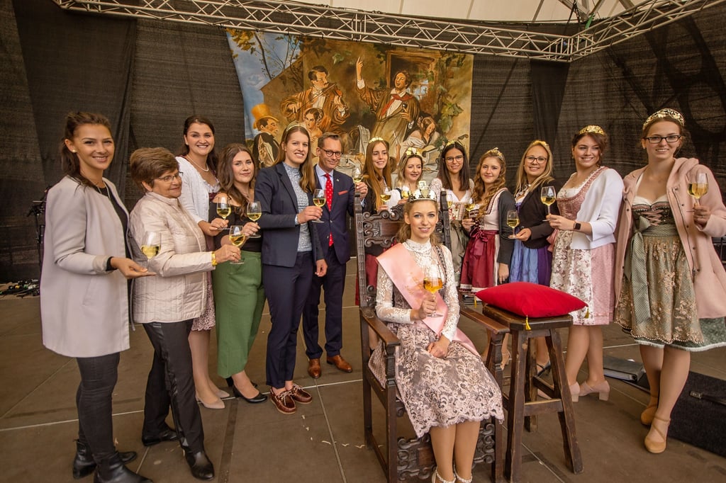 Weinfest: Die neunte Zeitzer Weinprinzessin heißt Sarah Jahns. Foto: Peter Zielinski