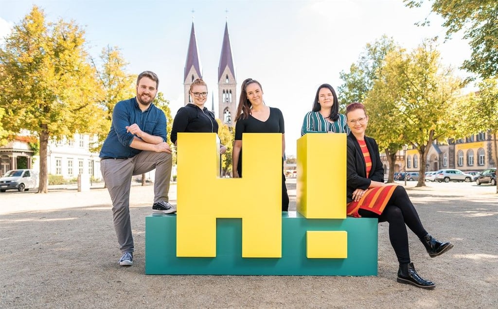 Das Team der Initiative "Heimvorteil Harz" möchte, die Unternehmen des Landkreises Harz bekannter machen und jungen Menschen zeigen, dass es sich lohnt, hier im Landkreis zu arbeiten. Für die Initiative machen sich Jan Arndt (IdeenGut), Julia Conrad (Studio D4), Anna Vassilev (IdeenGut), Anna Junge (Studio D4) und Katy Löwe (IdeenGut) (v.l,) stark.
