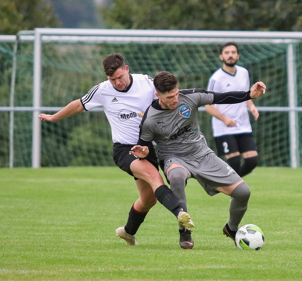 Packende Duelle lieferten sich  Emseloh (weiß) und Merseburg II.