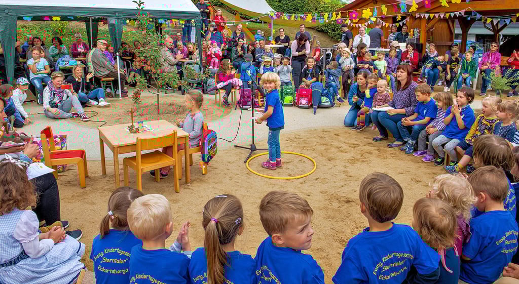 Holt mit dem ?Senfkorn?-Aktionstag zugleich das ausgefallene Sommerfest nach: die Evangelische Kindertagesstätte ?Sterntaler? in Eckartsberga.
