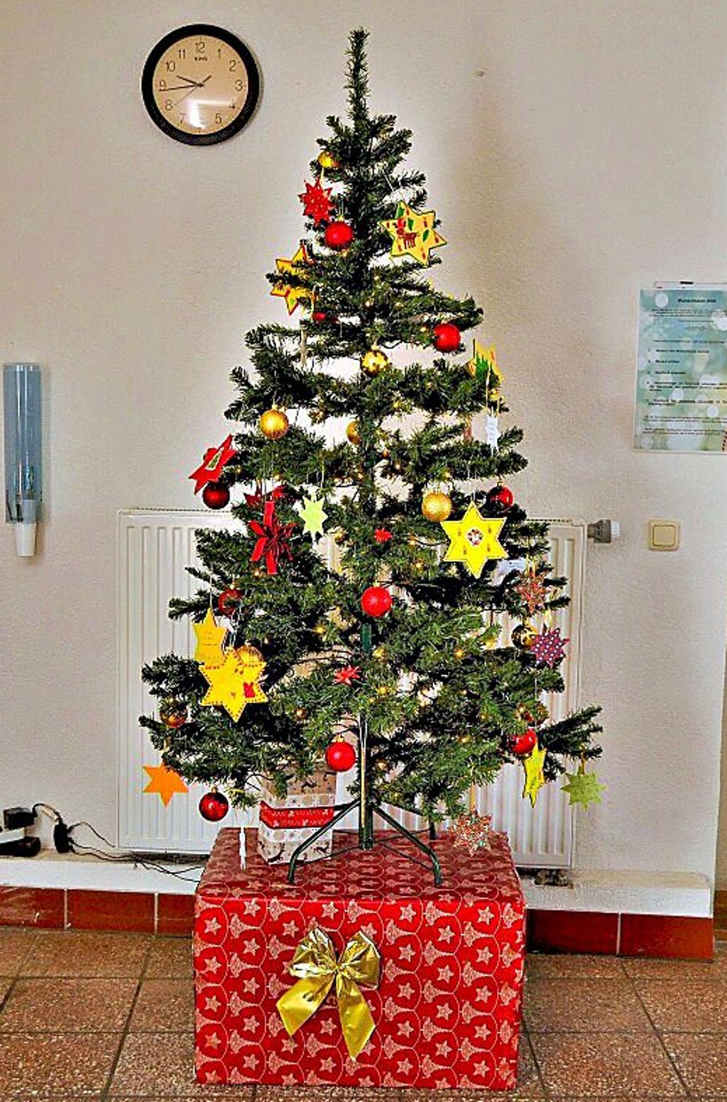 So sah der bunt geschmückte Premieren-Wunschbaum von Wanzleben im Jahr 2020 aus.
