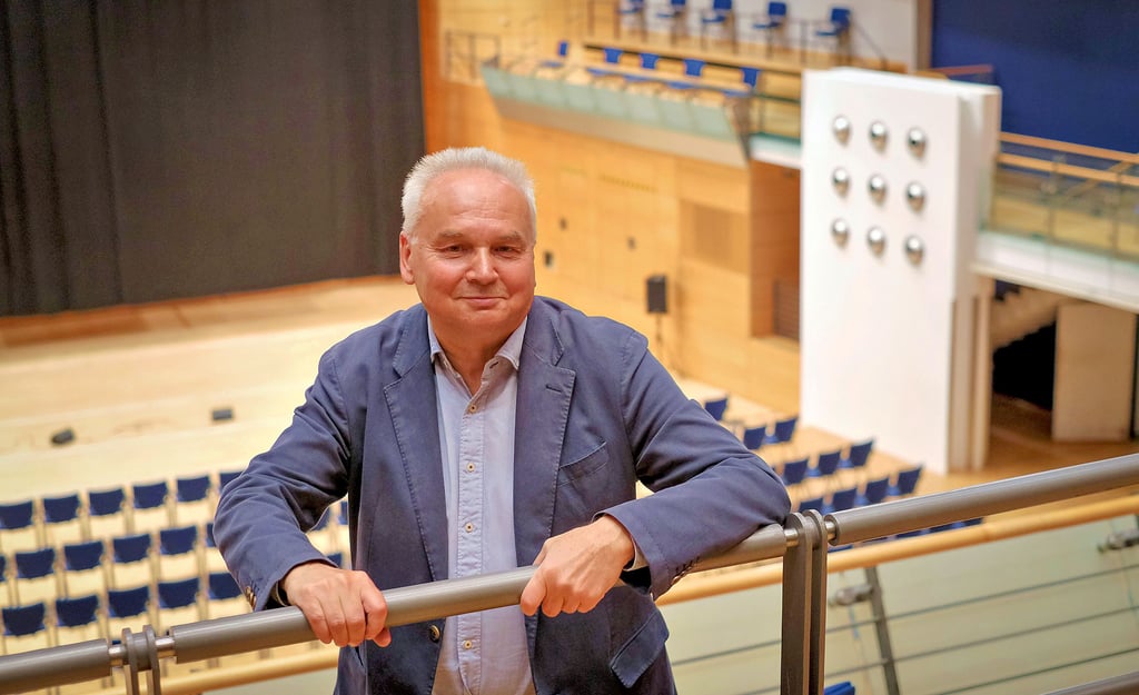 Kurze Verschnaufpause: Ulf Herden bereitet seit Monaten die Händel-Halle für den großen Festakt zum Tag der Deutschen Einheit vor.
