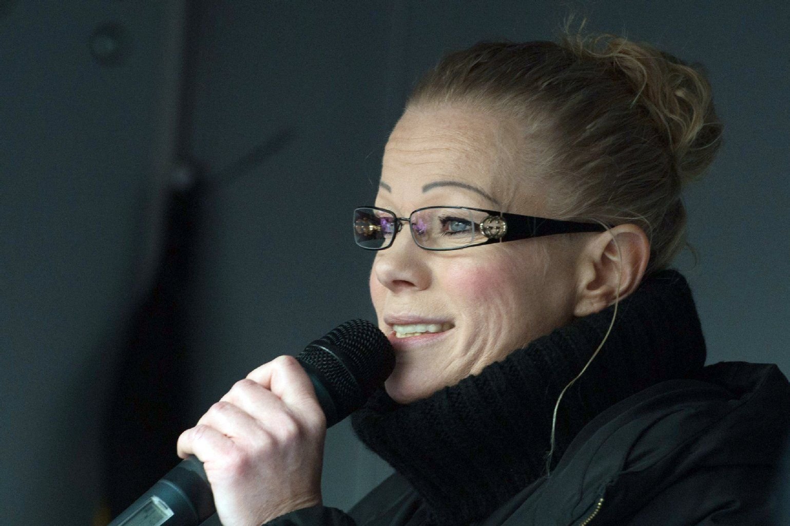 Ex-Pegida-Frontfrau Kathrin Oertel im Januar 2015 auf einer Pegida-Kundgebung auf dem Theaterplatz in Dresden.