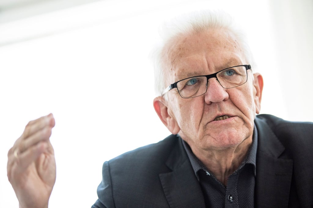 Baden-Württembergs Ministerpräsident Winfried Kretschmann (Bündnis 90/Die Grünen) gibt ein Interview.