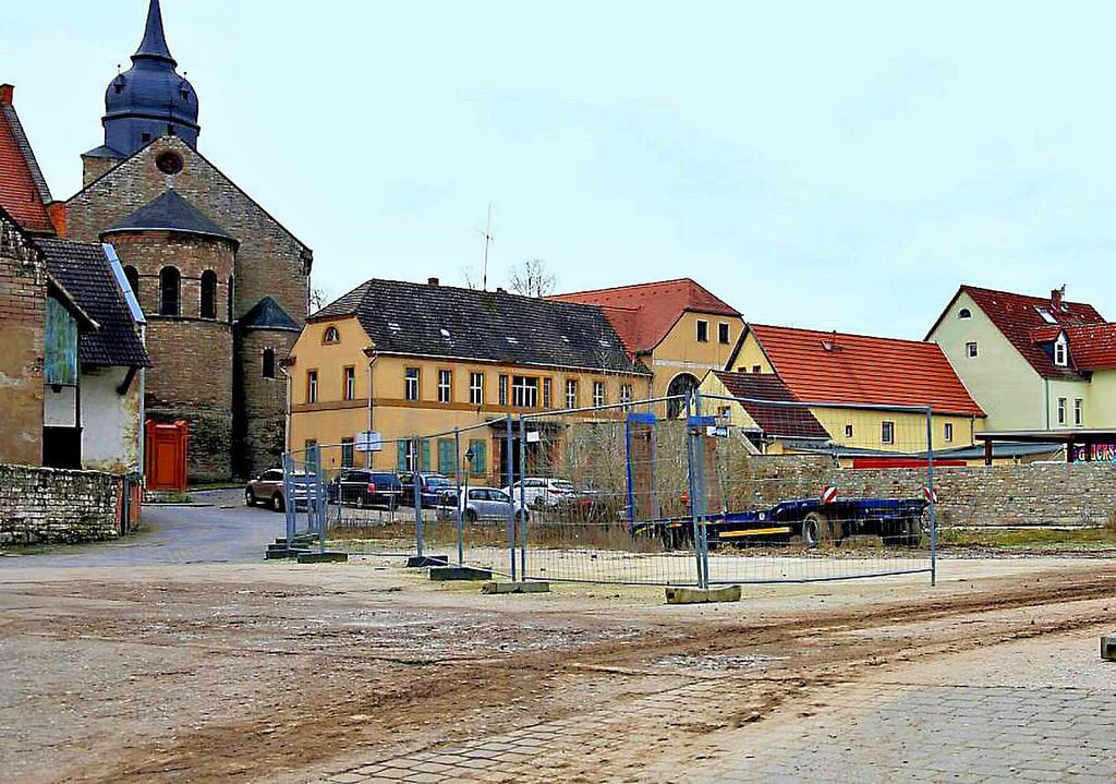 Der Neumarkt heißt künftig ?Neumarkt am Wehr?.