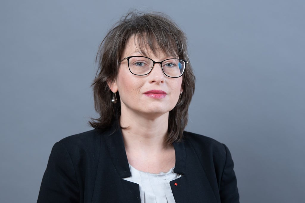 Katja Pähle (SPD) schaut in die Kamera.