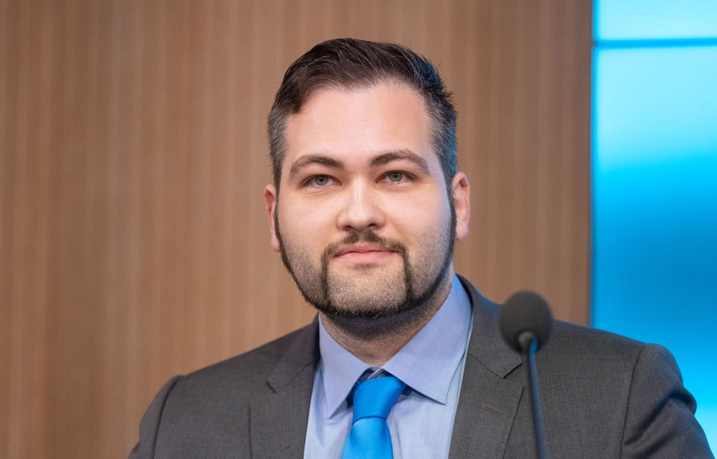 Der AfD-Landtagsabgeordnete Ruben Rupp nimmt an einer Pressekonferenz teil.
