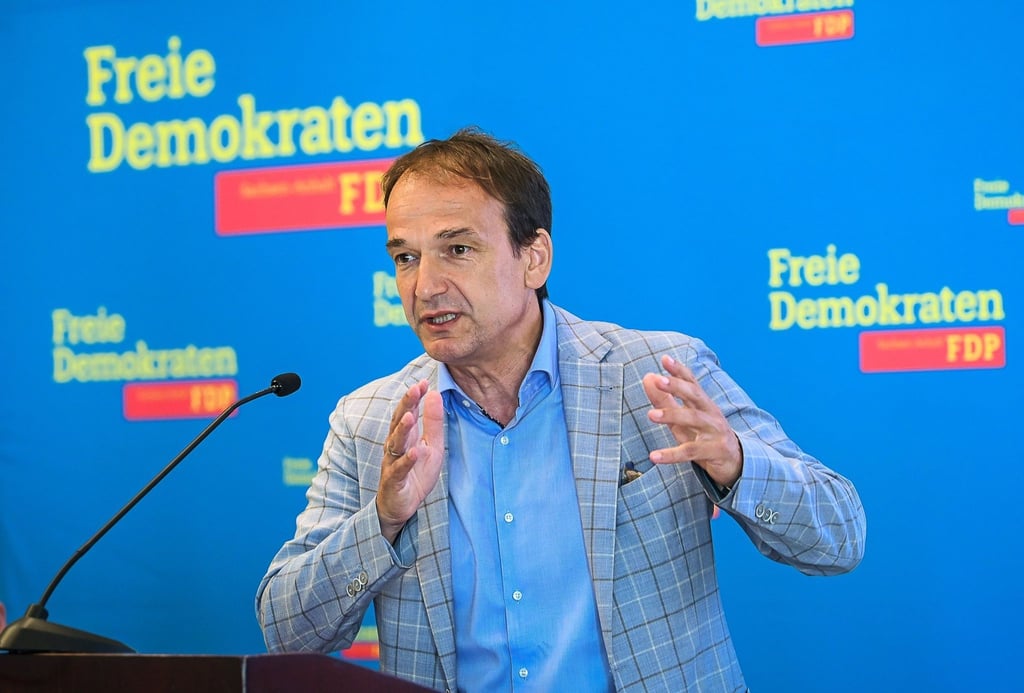 Andreas Silbersack (FDP) spricht bei einer Veranstaltung.