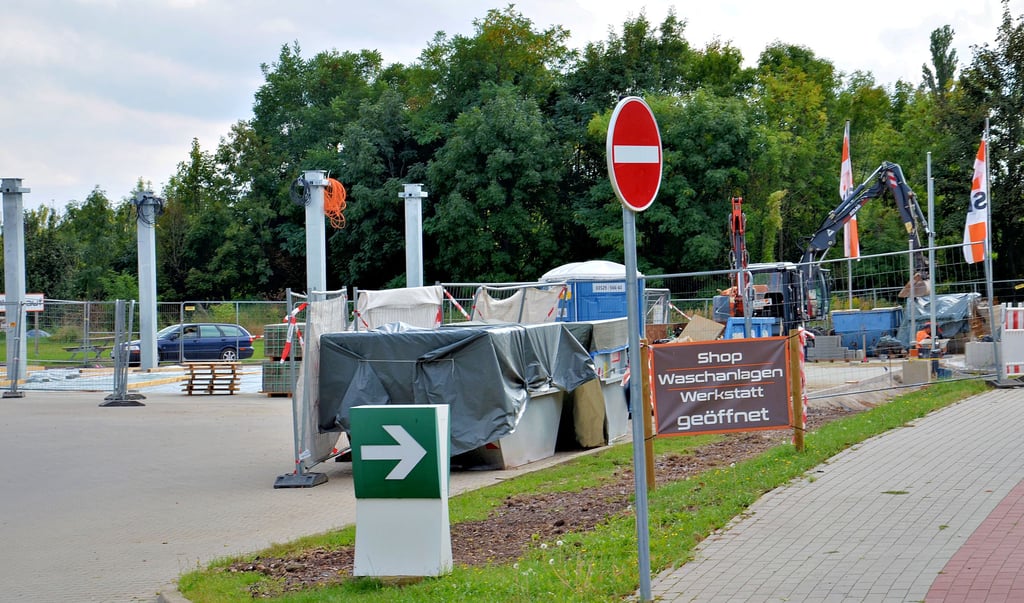 DieTankstelle an der Neundorfer Straße in Staßfurt ist noch Baustelle.