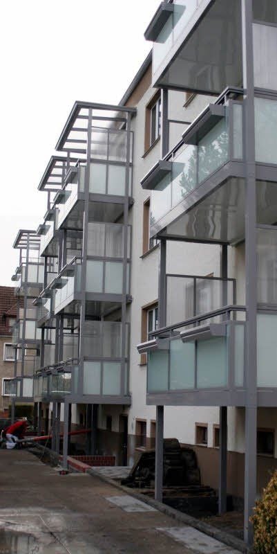 Alle zwölf Wohnungen des genossenschaftlichen Blocks in der Schulstraße 15 bis 17 von Annaburg haben Balkone bekommen.