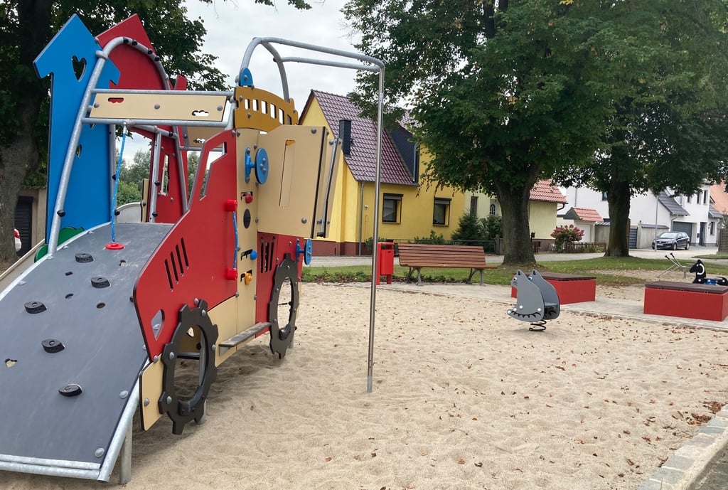 Blick auf die neugestaltete Spielplatzfläche in der Unteren Siedlung in Beyendorf-Sohlen.
