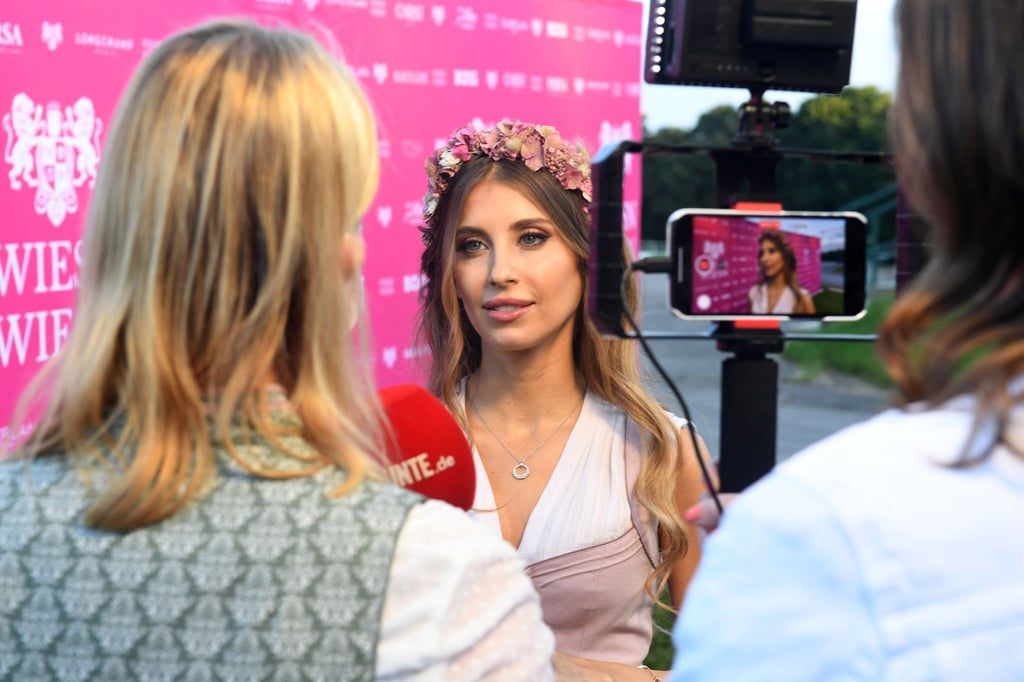 Bei der „Wiesn Wiesn Charity Night“ spricht Cathy Hummels auch über ihre eigenen Depressionen.