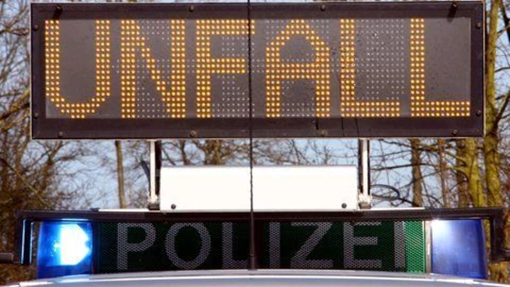 Der Mercedesfahrer verließ die Unfallstelle, ohne einen Personalienaustausch zu gewährleisten.