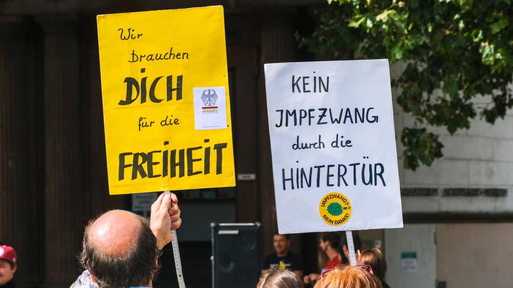 Zahlreiche Menschen versammelten sich in den vergangen Wochen, um gegen die Corona-Maßnahmen zu demonstrieren.