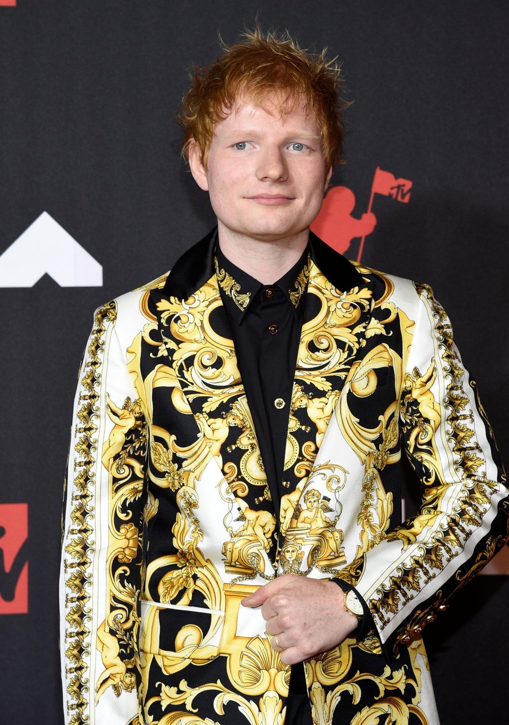 Ed Sheeran erzählt davon, was hinter den Kulissen passiert.
