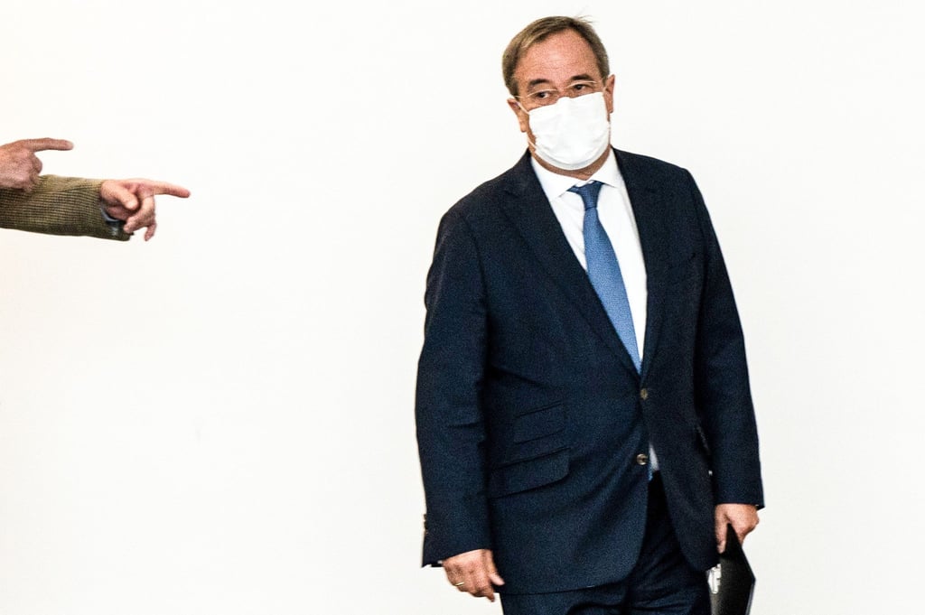 Unionskanzlerkandidat Armin Laschet kommt zu einer Pressekonferenz.