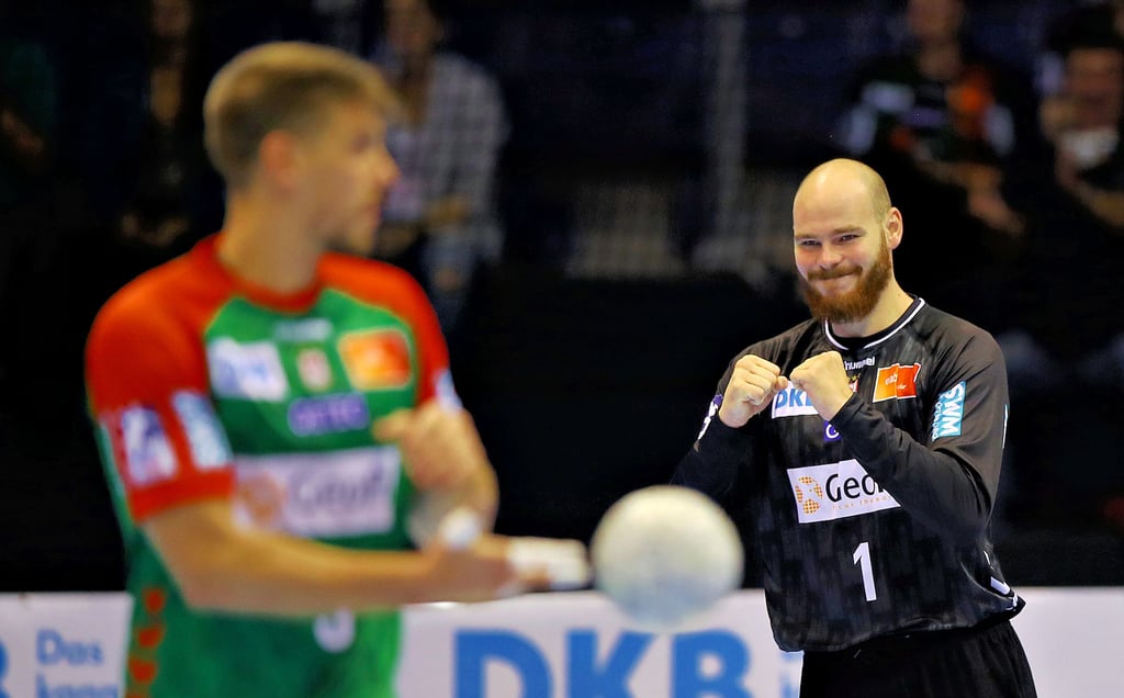 Torwart Mike Jensen (rechts) möchte mit dem SC Magdeburg auch bei seinem ehemaligen Verein HBW Balingen-Weilstetten jubeln. Von 2019 bis 2021 trug der Däne das Trikot der ?Gallier?.