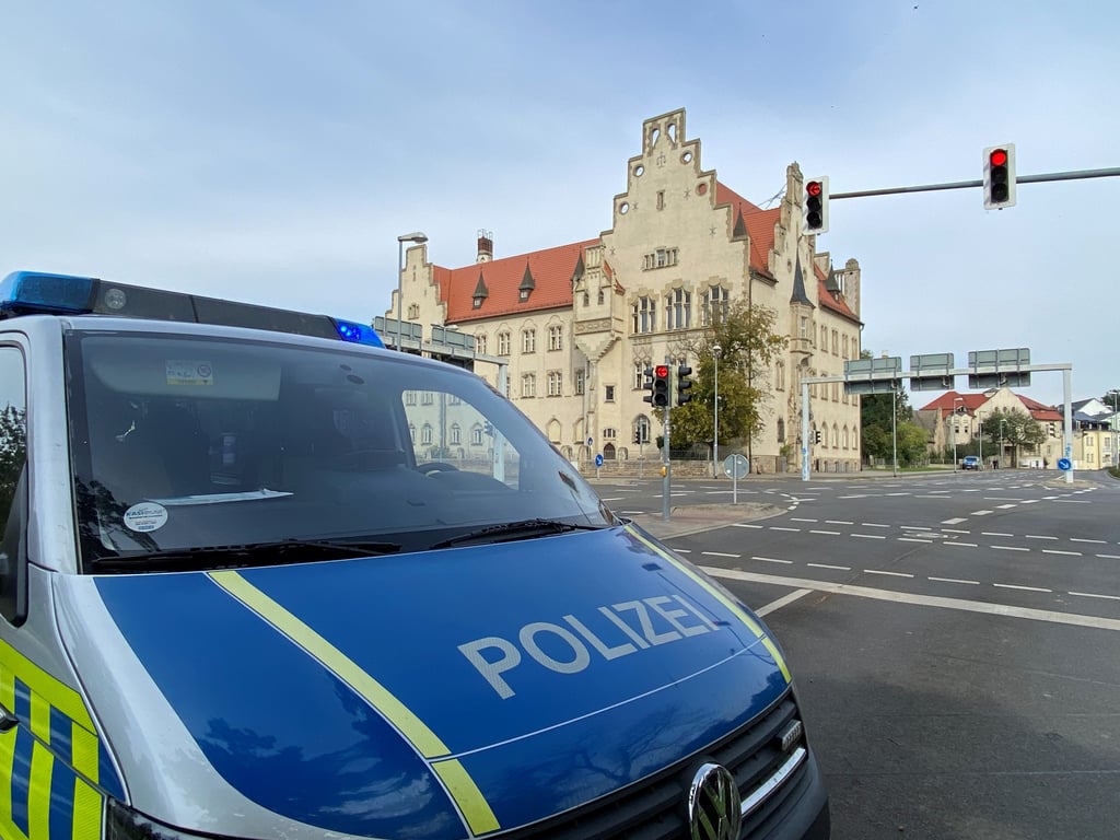 Die Polizei hat die Amtsgerichtskreuzung in Wittenberg gesperrt