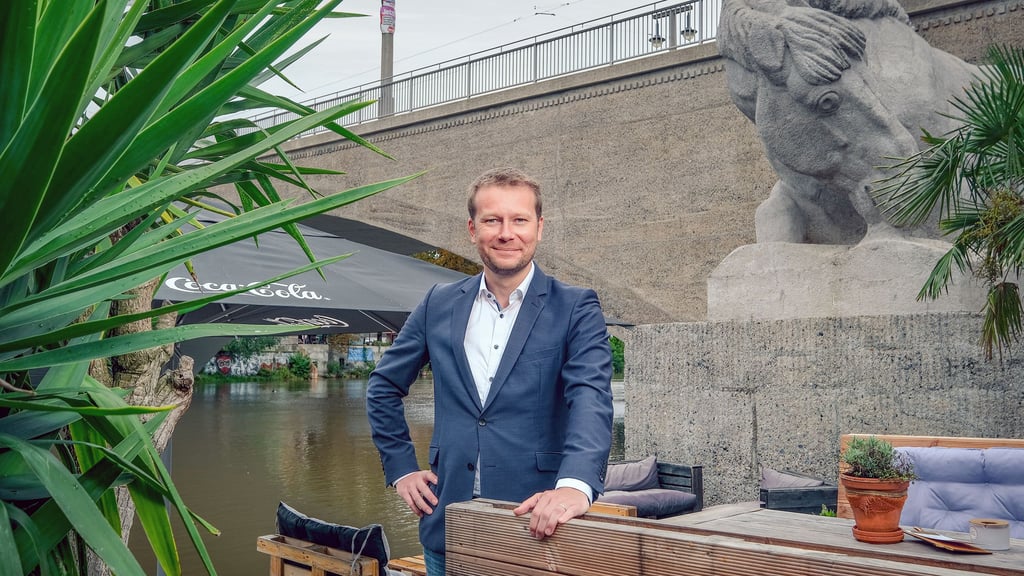  Der 37-jährige Christoph Bernstiel tritt als Direktkandidat für die CDU zur Bundestagswahl an. Seit 2017 ist er bereits Abgeordneter.