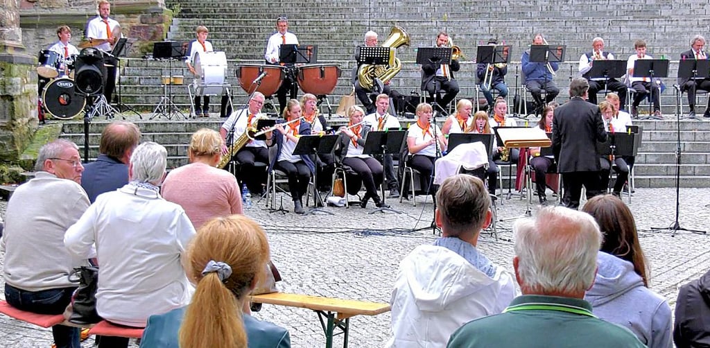Das Kolping-Orchester spielte am 12. September 2021 auf dem Hettstedter Markt ein Benefiz-Konzert