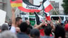 Bei Rechtsextremisten beliebt: die Flagge des Kaiserreichs - hier 2015 bei einer Kundgebung in Dessau-Roßlau.