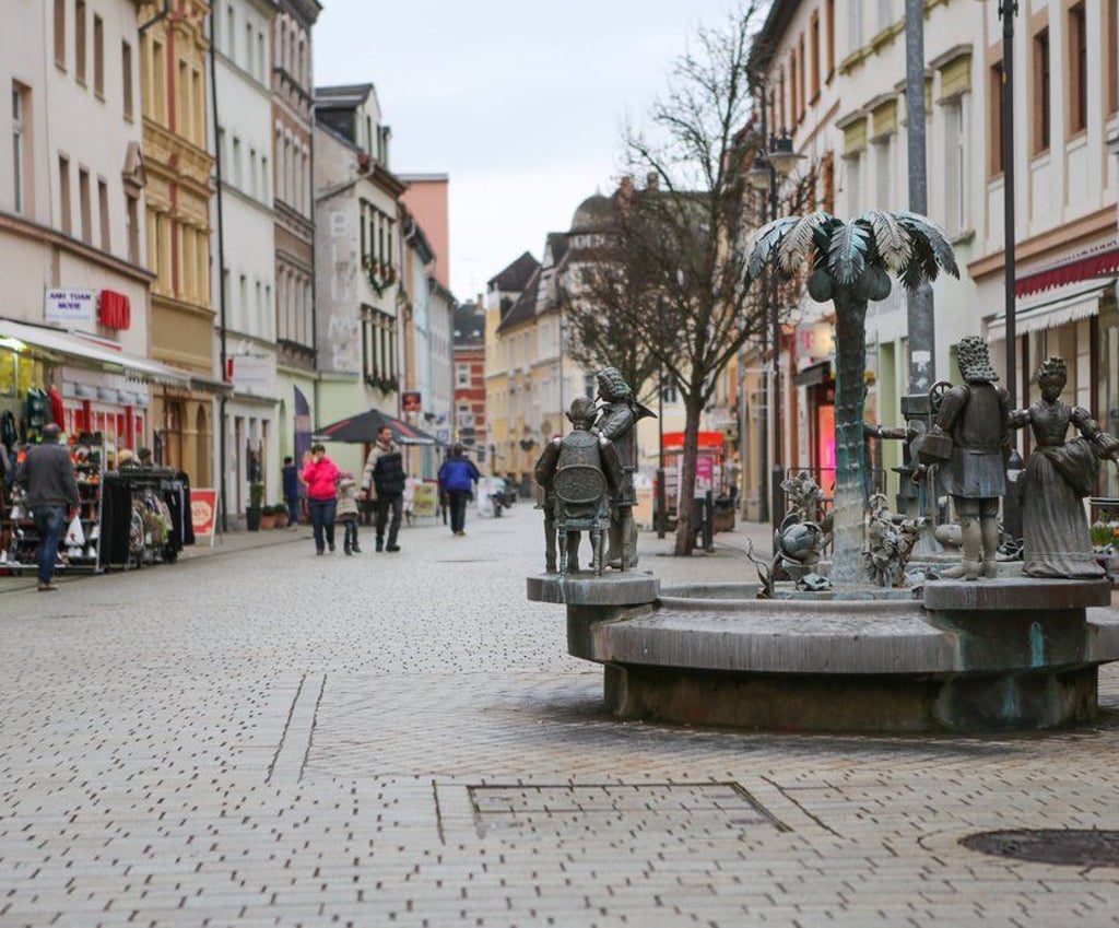 Einzelhändler, Gastronomen und Dienstleister in Weißenfels beteiligen sich an einer Aktion, um den Handel in der Stadt in Schwung zu bringen.