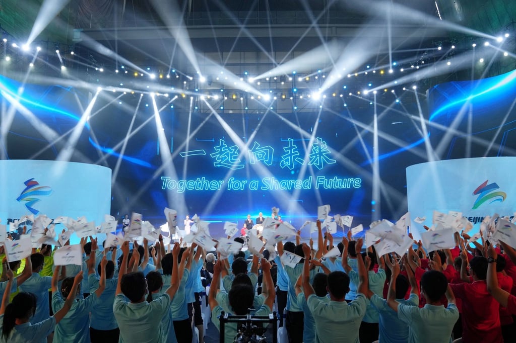 In Peking wurde in einer Zeremonie das offizielle Motto für die Olympischen und Paralympischen Winterspiele 2022 enthüllt.