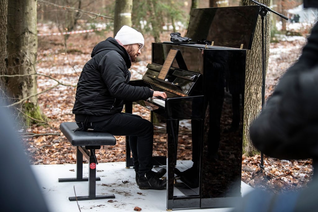 Der Pianist Igor Levit nimmt auf Einladung von Greenpeace an den Protesten gegen die Rodungen im Dannenröder Forst teil (2020).