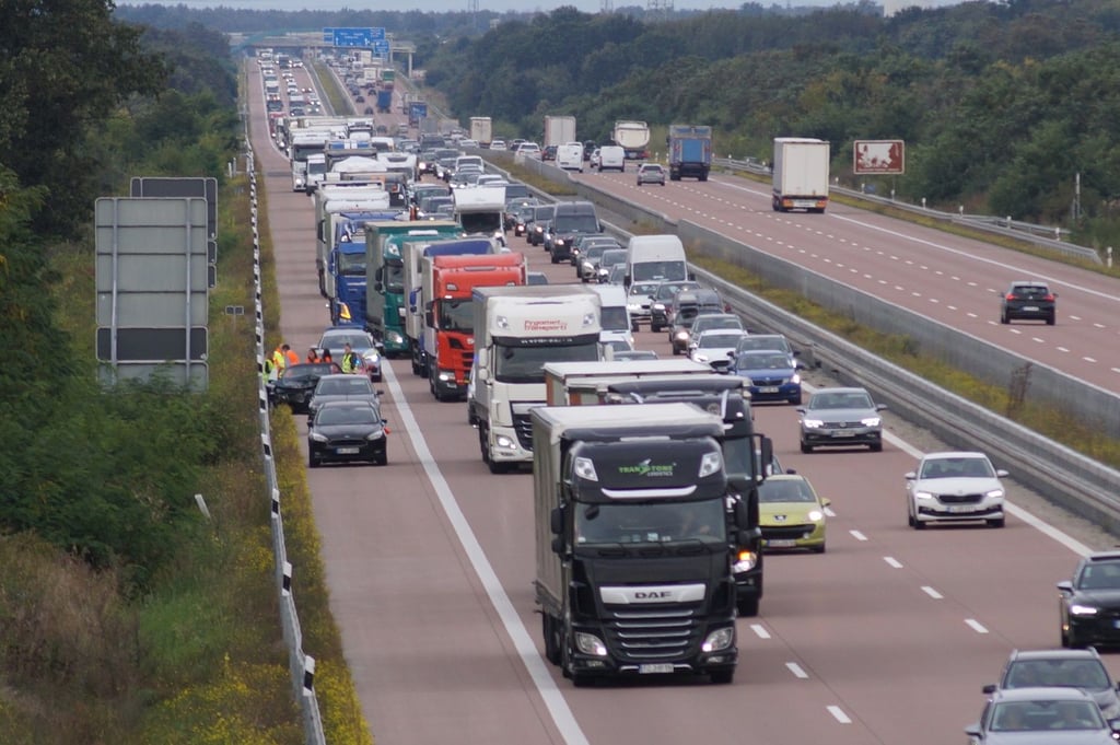 Alle vier Fahrzeuge konnten auf dem Standstreifen in Sicherheit gebracht werden.