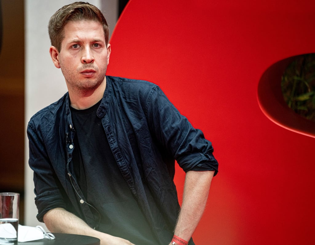 Kevin Kühnert, stellvertretender SPD-Bundesvorsitzender, nimmt an einer Debatte teil. (Archivbild)