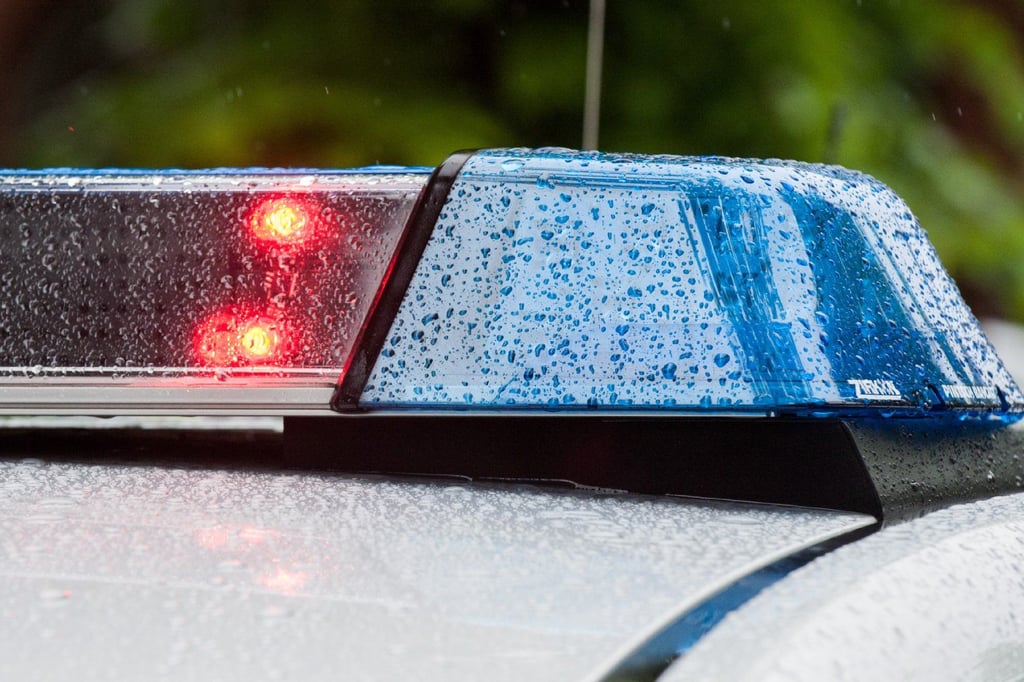 Vor dem Eintreffen der Polizei flüchteten die drei Männer mit einem weißen Transporter