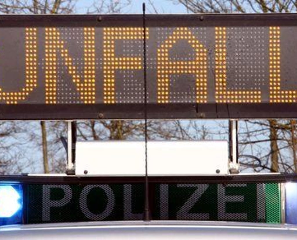 Die Polizei weist auf einen Unfall hin in Staßfurt hin.