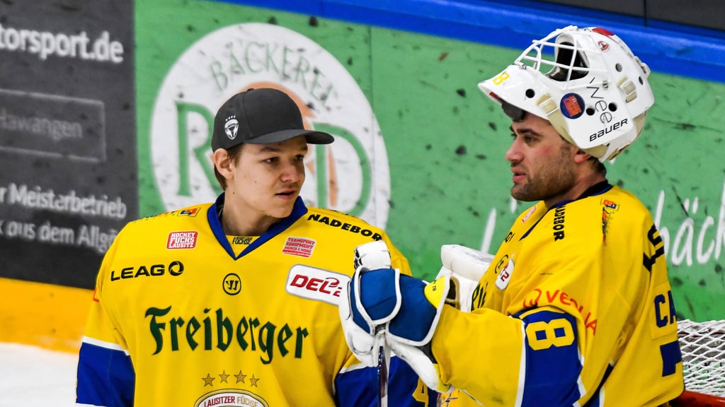Eric Steffen (l.), hier als Ersatzgoalie der Lausitzer Füchse.