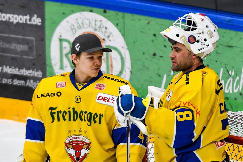 Eric Steffen (l.), hier als Ersatzgoalie der Lausitzer Füchse.