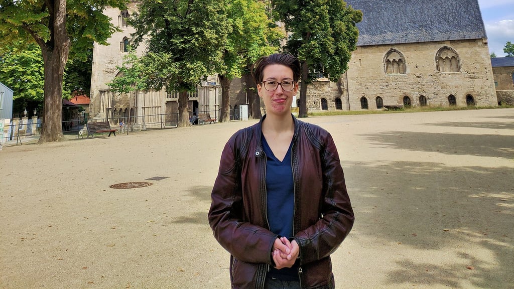 Hier geht die gebürtige Halberstädterin Denise Köcke am liebsten spazieren: über den Domplatz, die Peterstreppe herunter und dann durch die Altstadt zurück.