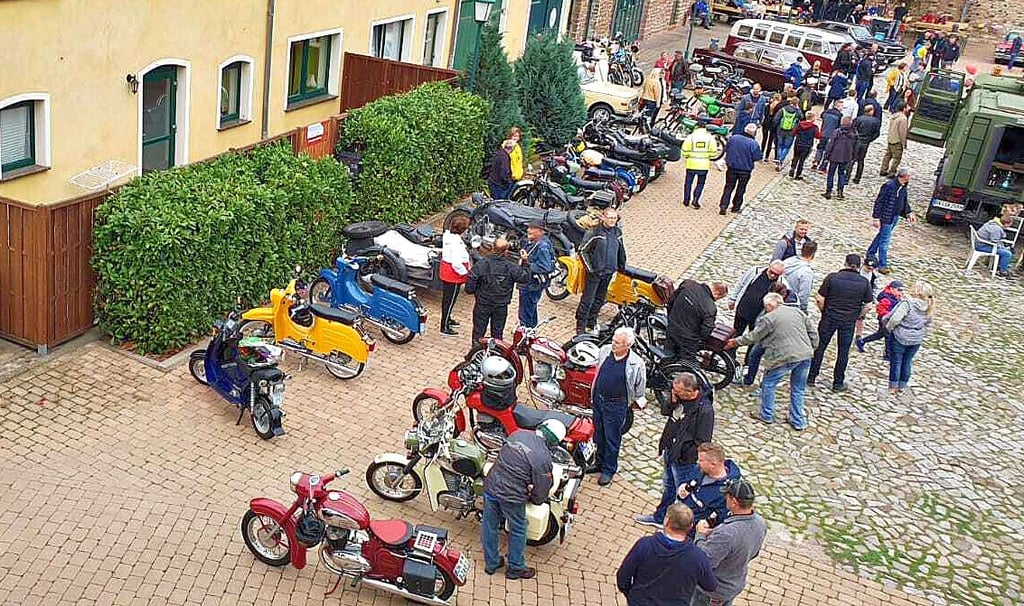 Zahlreiche Schätzchen hatten die Oldtimerfreunde mitgebracht und gaben somit die Basis für reichlich Fachsimpelei.