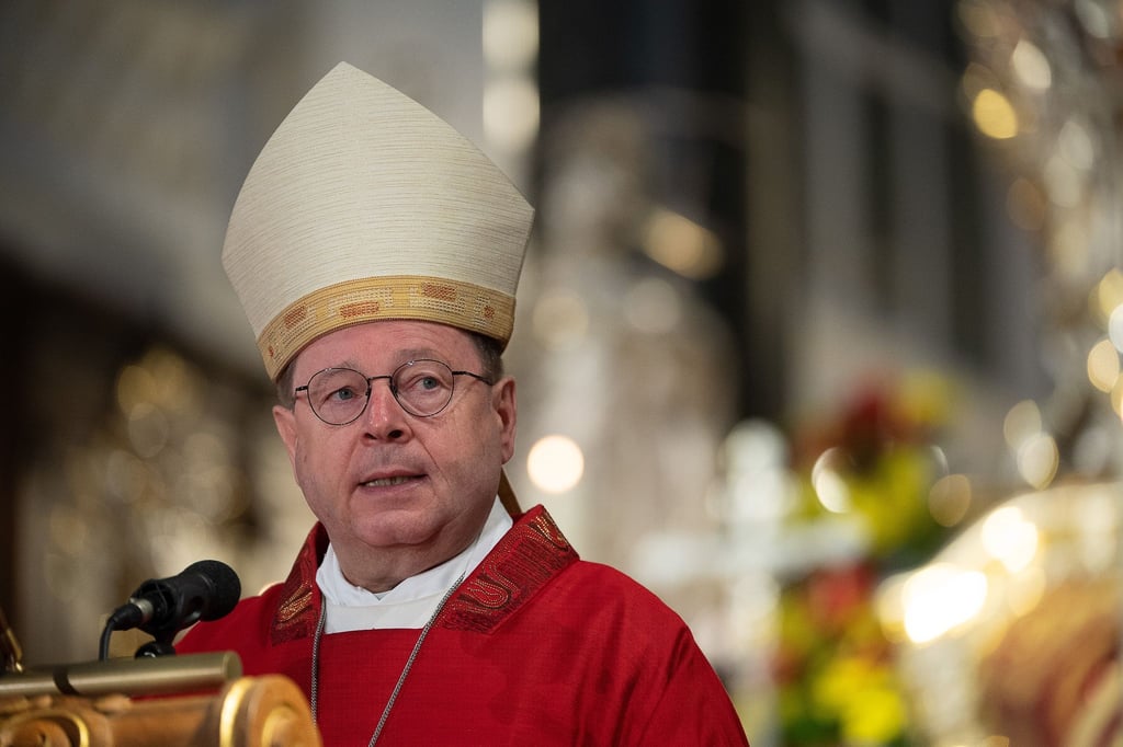 Georg Bätzing, Vorsitzender der Deutschen Bischofskonferenz, hält die Predigt.
