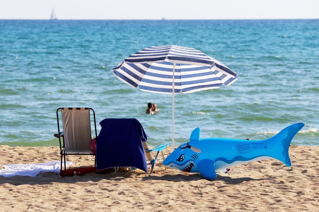 Strand in Palma: Mallorca dürfte in den Herbstferien wieder zu den Top-Zielen für den Familienurlaub zählen. Foto: Clara Margais/