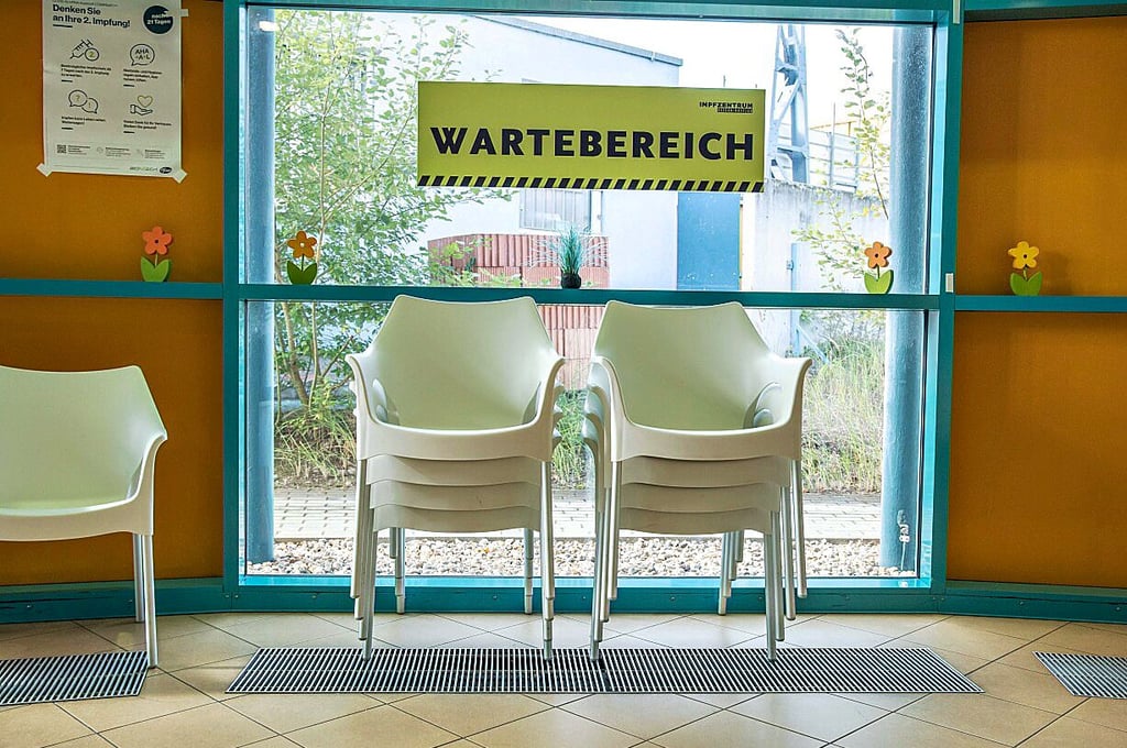 Die ersten Stühle sind gestapelt. Der Andrang war am Freitag verhalten.